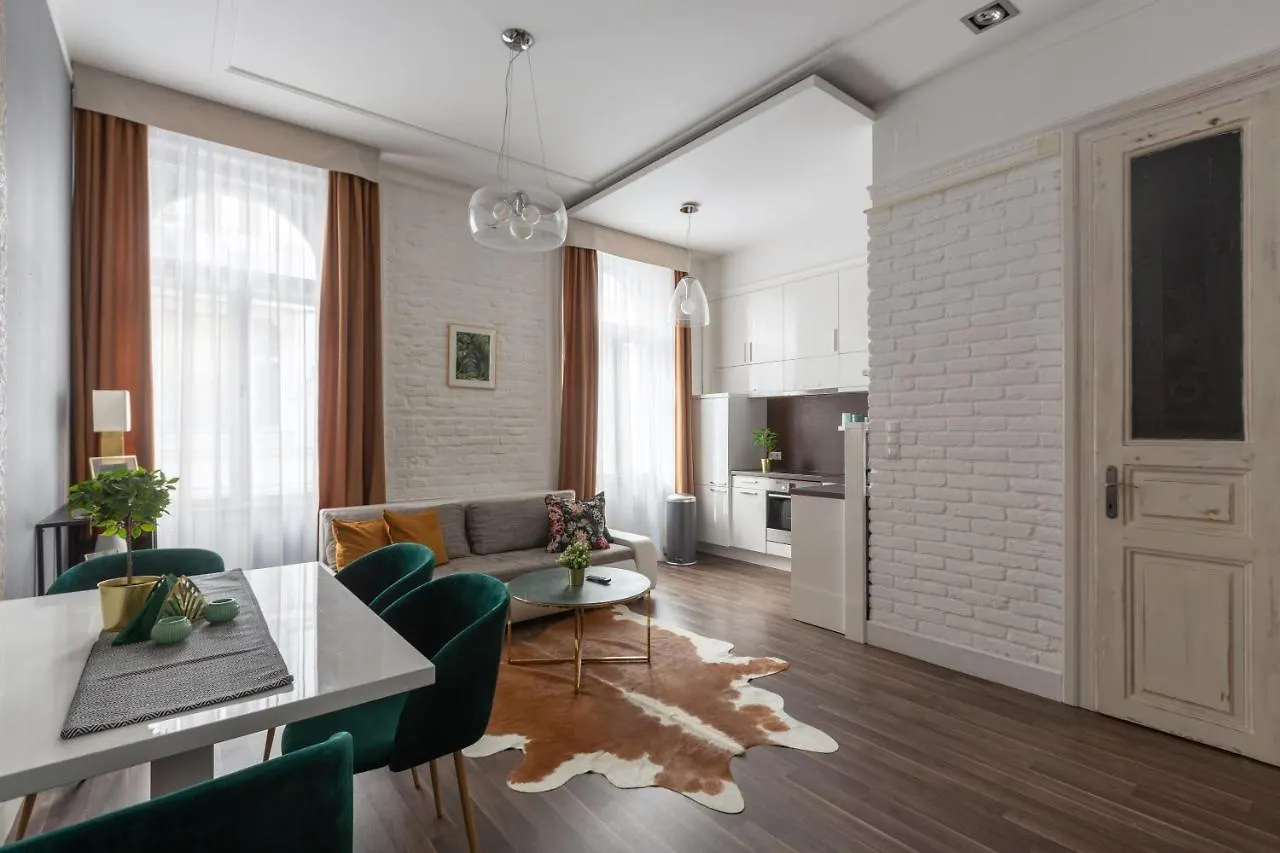 Apartment Vintage Downtown Home By Izabell Budapest Hungary