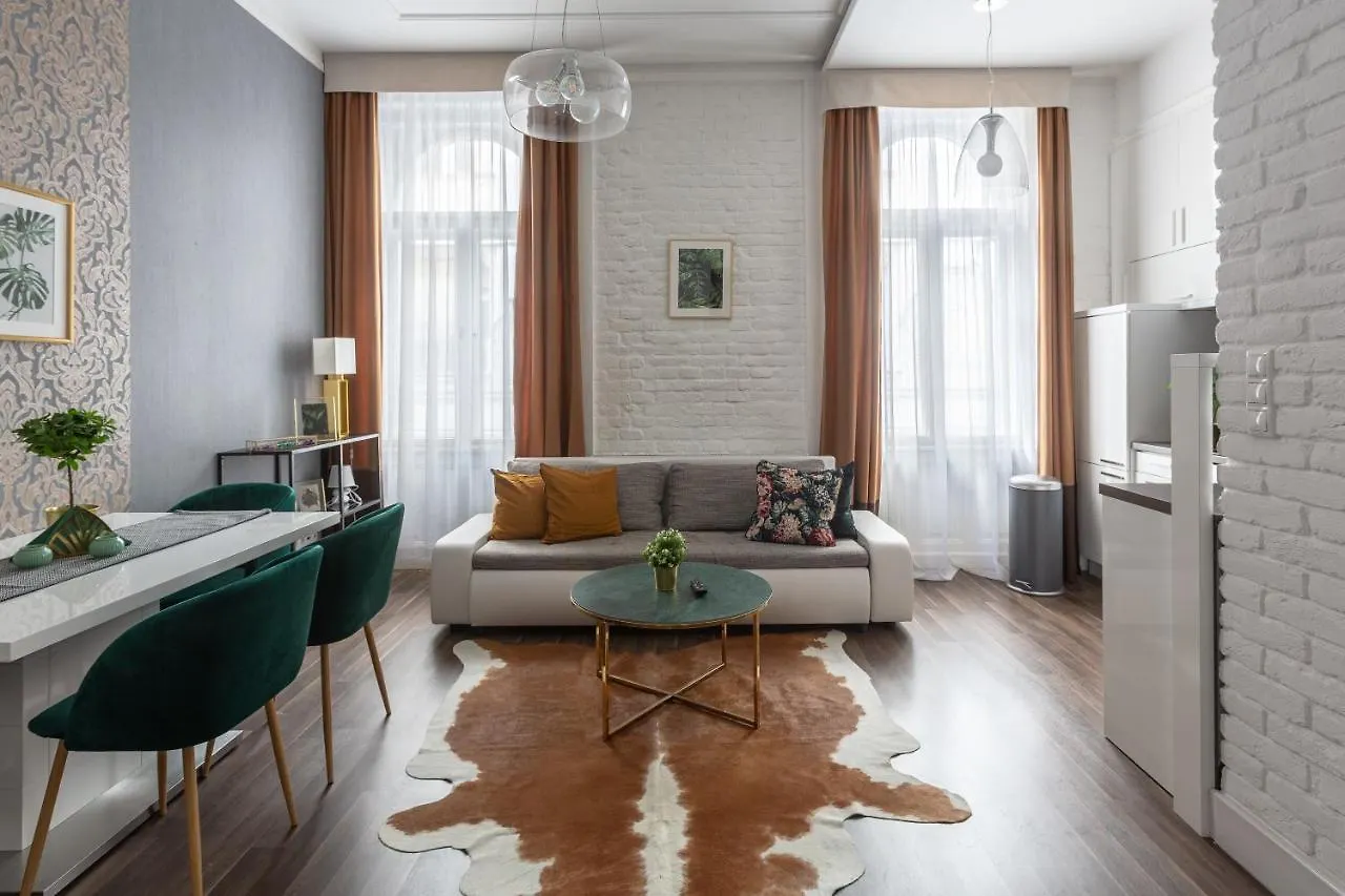 Vintage Downtown Home By Izabell Budapest