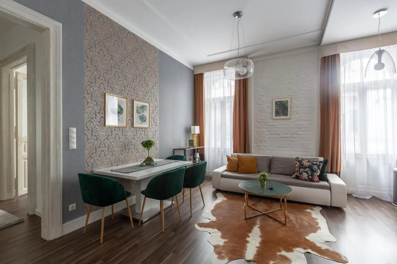 Vintage Downtown Home By Izabell Budapest Hungary
