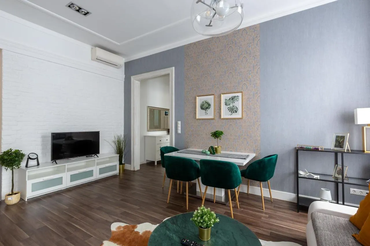 Vintage Downtown Home By Izabell Budapest
