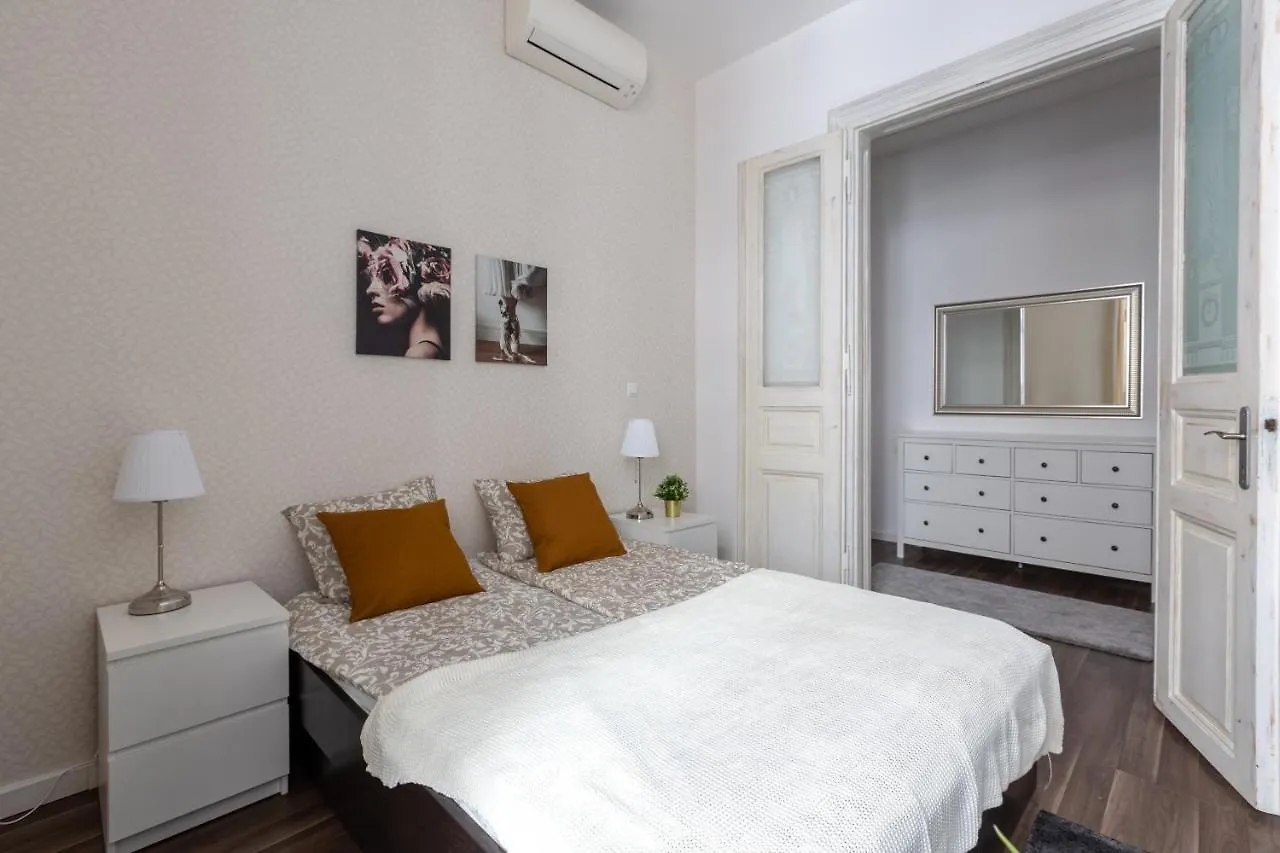 Apartment Vintage Downtown Home By Izabell Budapest