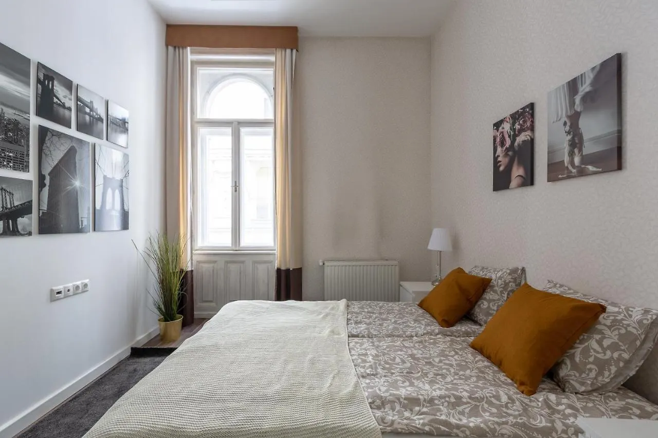 Vintage Downtown Home By Izabell Budapest Hungary