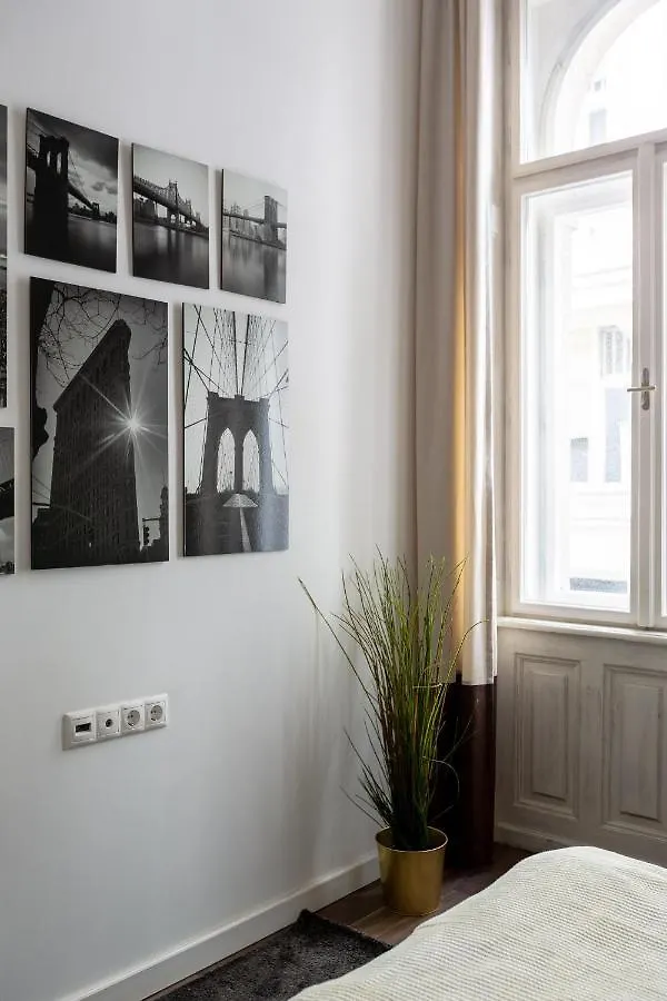 Vintage Downtown Home By Izabell Budapest