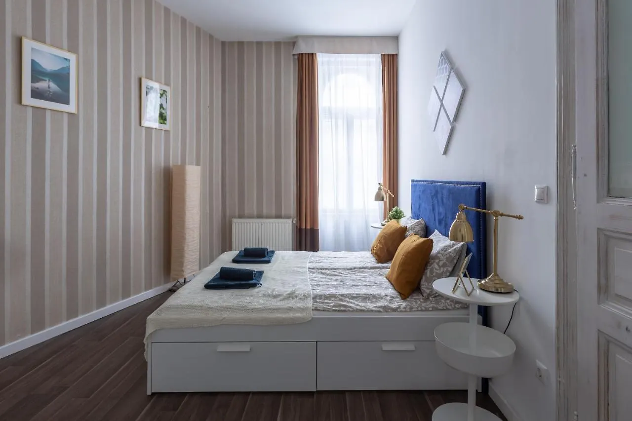 Vintage Downtown Home By Izabell Budapest Apartment