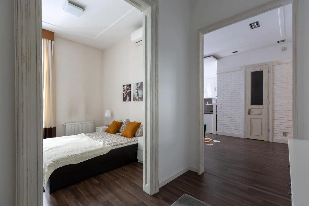 Vintage Downtown Home By Izabell Budapest
